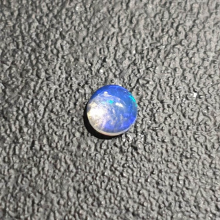 Opal z Etiopii kaboszon fi 5 mm nr 494