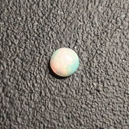 Opal z Etiopii kaboszon fi 5 mm nr 496