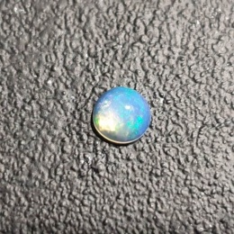 Opal z Etiopii kaboszon fi 5 mm nr 505