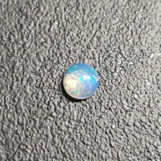 Opal z Etiopii kaboszon fi 5 mm nr 508