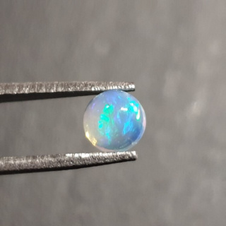 Opal z Etiopii kaboszon fi 5 mm nr 510