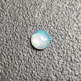 Opal z Etiopii kaboszon fi 5 mm nr 511