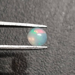 Opal z Etiopii kaboszon fi 6 mm nr 438