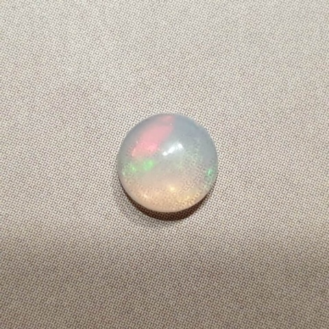 Opal z Etiopii kaboszon fi 6 mm nr 438