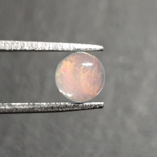 Opal z Etiopii kaboszon fi 6 mm nr 439