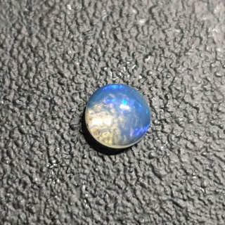 Opal z Etiopii kaboszon fi 6 mm nr 441