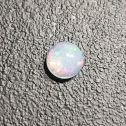 Opal z Etiopii kaboszon fi 6 mm nr 447