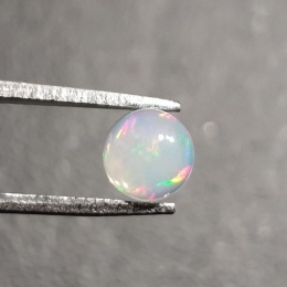Opal z Etiopii kaboszon fi 6 mm nr 447