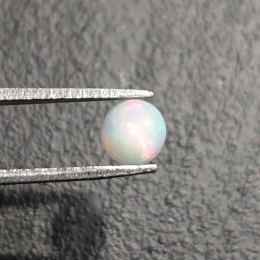Opal z Etiopii kaboszon fi 6 mm nr 459