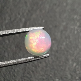 Opal z Etiopii kaboszon fi 7 mm nr 411