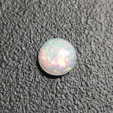 Opal z Etiopii kaboszon fi 7 mm nr 413