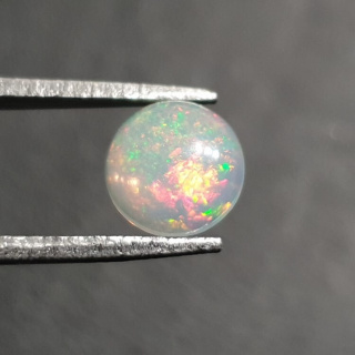 Opal z Etiopii kaboszon fi 7 mm nr 413