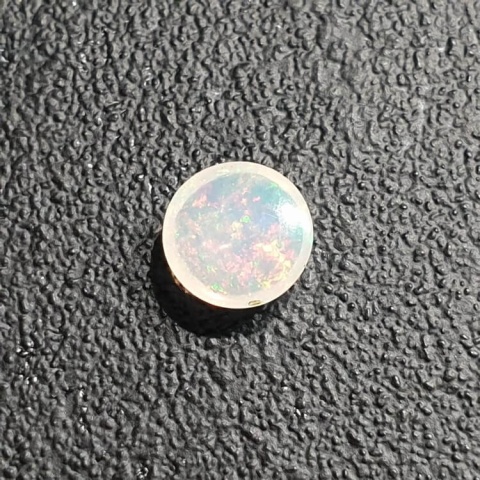 Opal z Etiopii kaboszon fi 7 mm nr 413