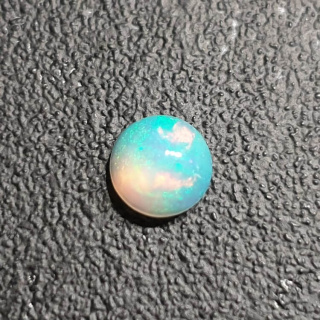 Opal z Etiopii kaboszon fi 7 mm nr 414