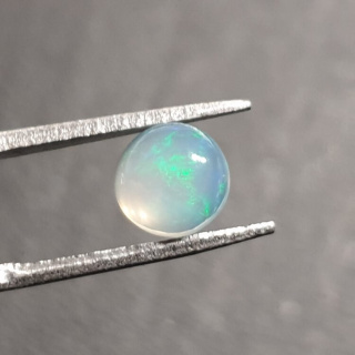 Opal z Etiopii kaboszon fi 7 mm nr 416