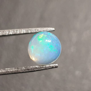 Opal z Etiopii kaboszon fi 7 mm nr 418