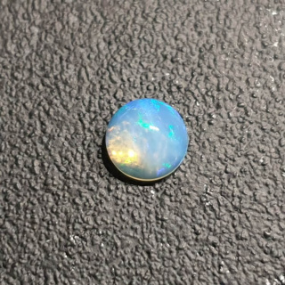 Opal z Etiopii kaboszon fi 7 mm nr 424