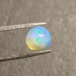 Opal z Etiopii kaboszon fi 7 mm nr 424