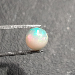 Opal z Etiopii kaboszon fi 7 mm nr 425