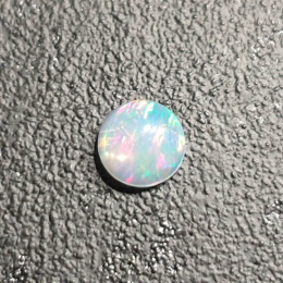 Opal z Etiopii kaboszon fi 7 mm nr 426