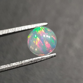 Opal z Etiopii kaboszon fi 7 mm nr 426