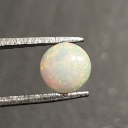 Opal z Etiopii kaboszon fi 7 mm nr 431