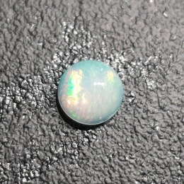 Opal z Etiopii kaboszon fi 8 mm nr 386