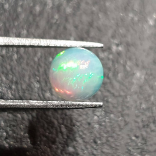 Opal z Etiopii kaboszon fi 8 mm nr 387