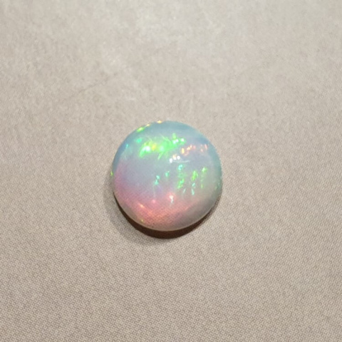 Opal z Etiopii kaboszon fi 8 mm nr 387