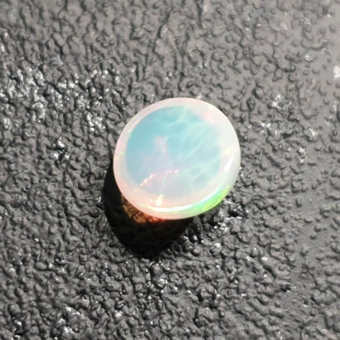 Opal z Etiopii kaboszon fi 8 mm nr 387