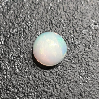 Opal z Etiopii kaboszon fi 8 mm nr 388