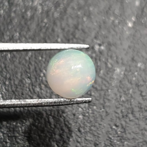 Opal z Etiopii kaboszon fi 8 mm nr 388