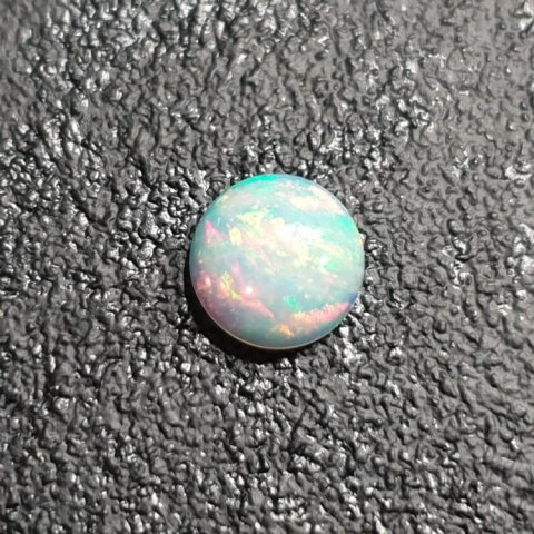 Opal z Etiopii kaboszon fi 8 mm nr 390