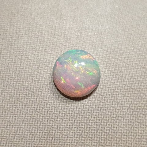 Opal z Etiopii kaboszon fi 8 mm nr 390