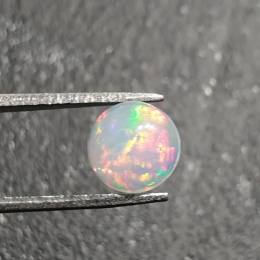 Opal z Etiopii kaboszon fi 8 mm nr 392