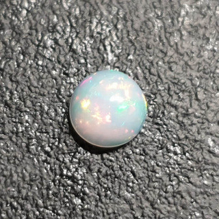 Opal z Etiopii kaboszon fi 8 mm nr 393