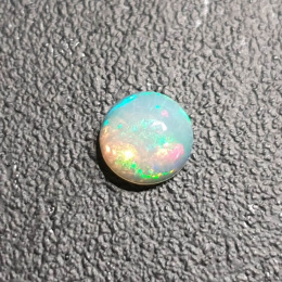 Opal z Etiopii kaboszon fi 8 mm nr 395