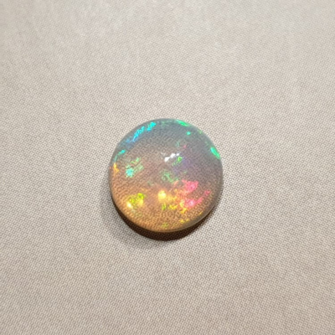 Opal z Etiopii kaboszon fi 8 mm nr 395