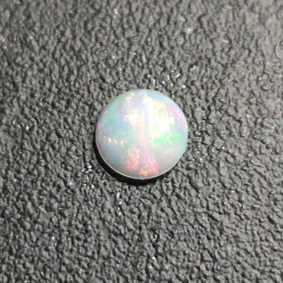 Opal z Etiopii kaboszon fi 8 mm nr 396