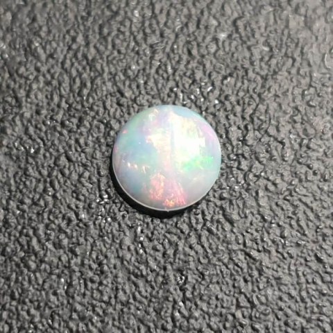 Opal z Etiopii kaboszon fi 8 mm nr 396