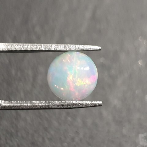 Opal z Etiopii kaboszon fi 8 mm nr 396