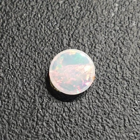 Opal z Etiopii kaboszon fi 8 mm nr 396