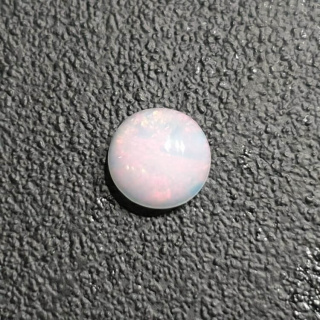 Opal z Etiopii kaboszon fi 8 mm nr 397