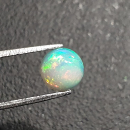 Opal z Etiopii kaboszon fi 8 mm nr 399