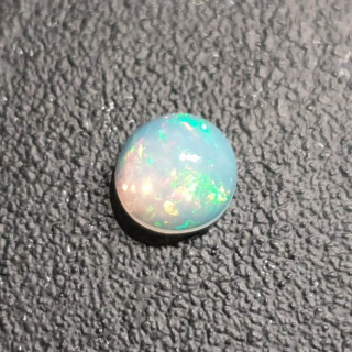 Opal z Etiopii kaboszon fi 8 mm nr 401