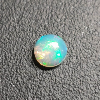 Opal z Etiopii kaboszon fi 8 mm nr 403