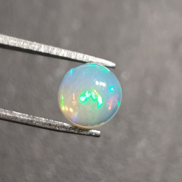 Opal z Etiopii kaboszon fi 8 mm nr 403