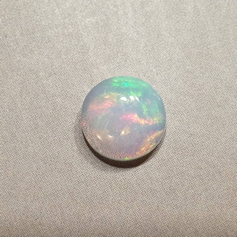 Opal z Etiopii kaboszon fi 8 mm nr 404