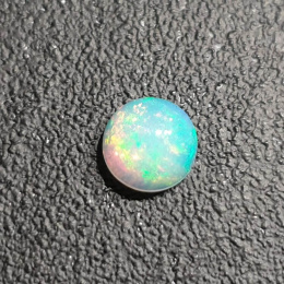 Opal z Etiopii kaboszon fi 8 mm nr 405