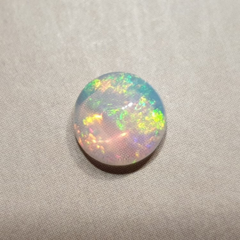 Opal z Etiopii kaboszon fi 8 mm nr 406